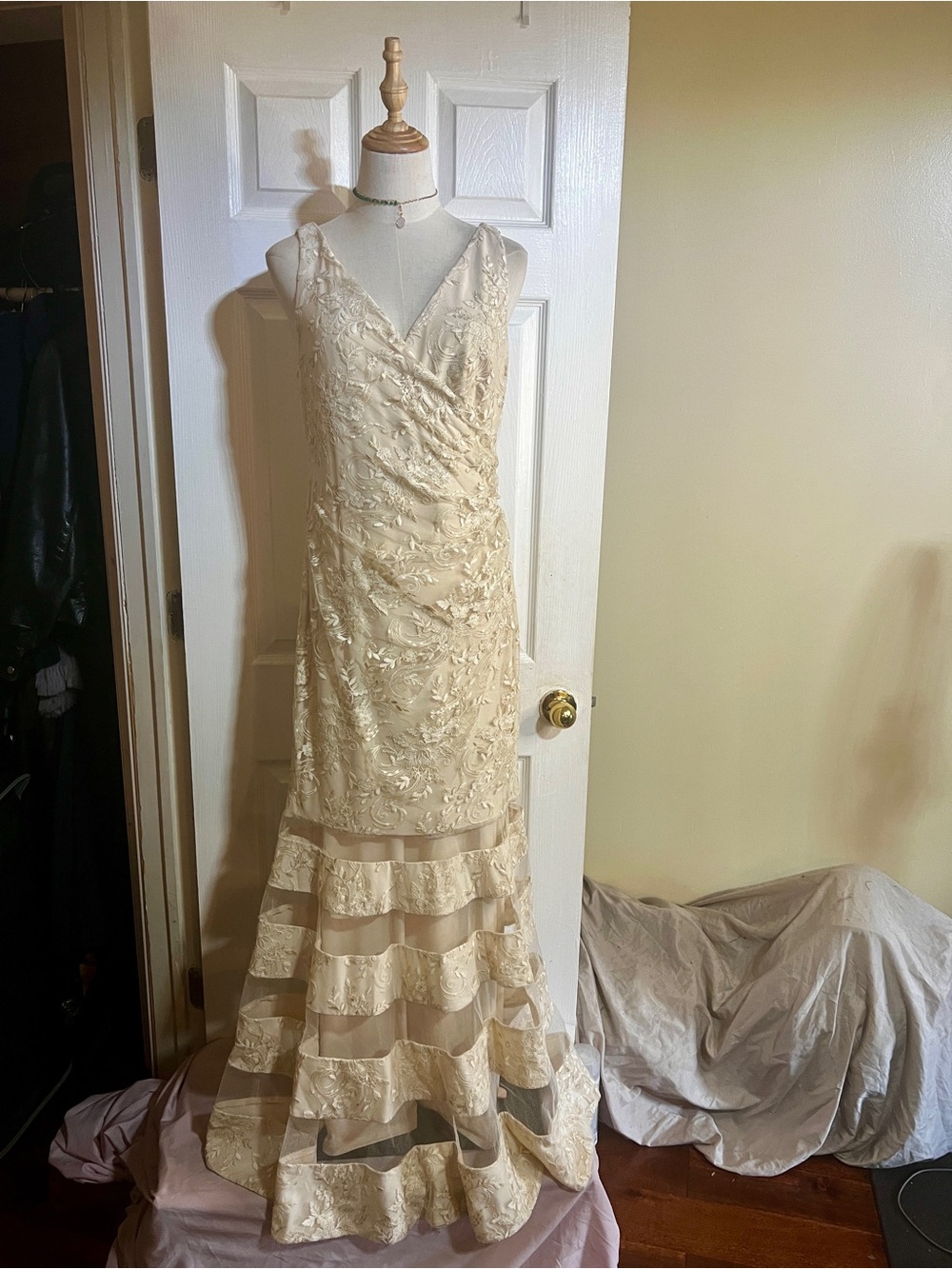 Lauren Ralph Lauren Wms Champagne  Beige Metallic Lace Mesh Sheer Floral Gown 10